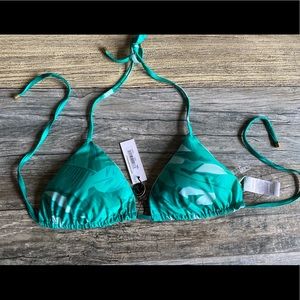 Vitamin A Gia triangle top